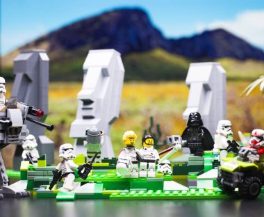 Rusya, 17 Nisan 2018. Oluşturucu Lego Star Wars. Fırtına askerleri ve Darth Vader Paskalya Adası kadrosu