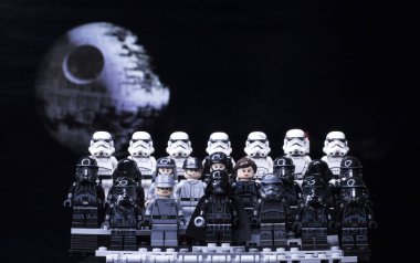 Rusya, 12 Nisan 2018. Oluşturucu Lego Star Wars. Darth Vader ve fırtına askerleri bir takım