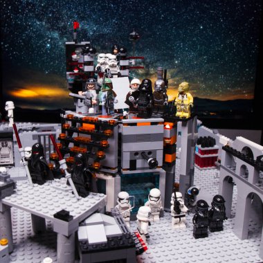 Rus, 03 Nisan 2018. Oluşturucu Lego Star Wars. Darth Vader ve ödül avcıları 