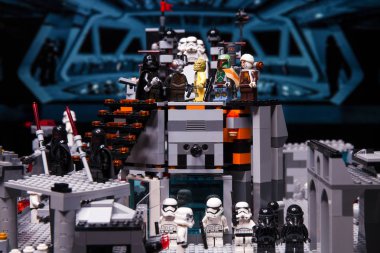 Rus, 03 Nisan 2018. Oluşturucu Lego Star Wars. Darth Vader ve ödül avcıları 