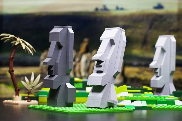 Rusia Abril 2018 Constructor Lego Tres Moai Stand Isla Pascua — Foto de Stock