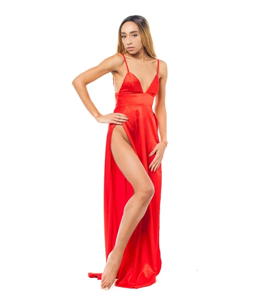 Jovem Mulher Africana Vestido Vermelho Longo Isolado Fundo Branco — Fotografia de Stock