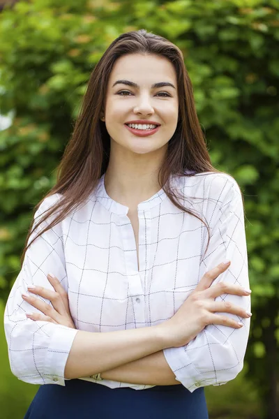 Close Portret Van Mooie Jonge Gelukkig Brunette Vrouw Met Frisse — Stockfoto