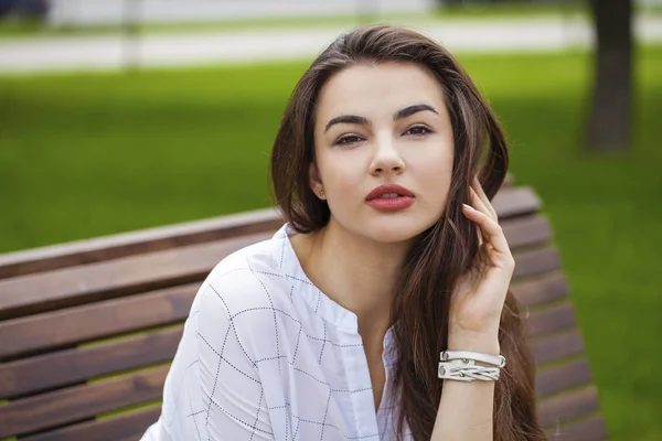 Primer Plano Retrato Hermosa Joven Morena Feliz Mujer Con Piel — Foto de Stock