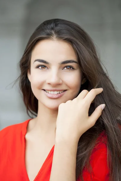 Retrato Close Jovem Bela Mulher — Fotografia de Stock