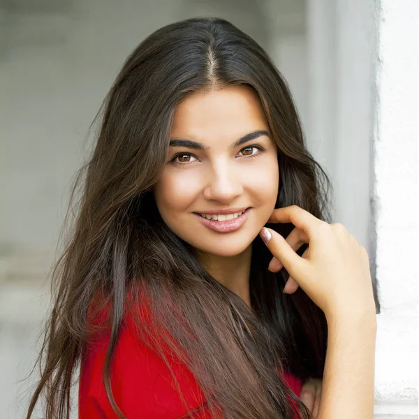 Retrato Close Jovem Bela Mulher — Fotografia de Stock