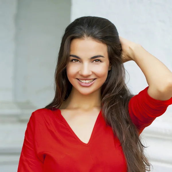 Retrato Close Jovem Bela Mulher — Fotografia de Stock