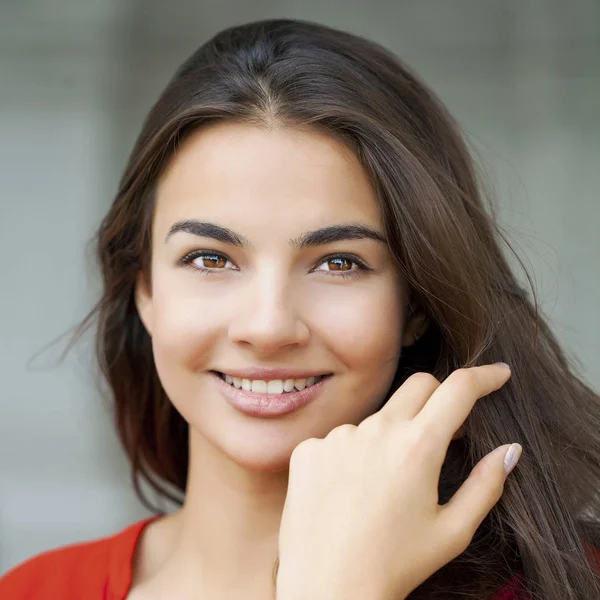 Retrato Close Jovem Bela Mulher — Fotografia de Stock