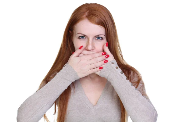 Jeune Femme Rousse Aux Cheveux Avec Main Couvrir Bouche — Photo