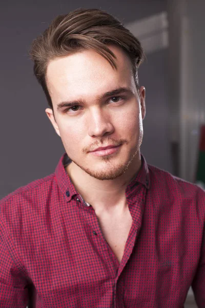 Studio Portrait Young Man Dark Background — Stock Photo, Image