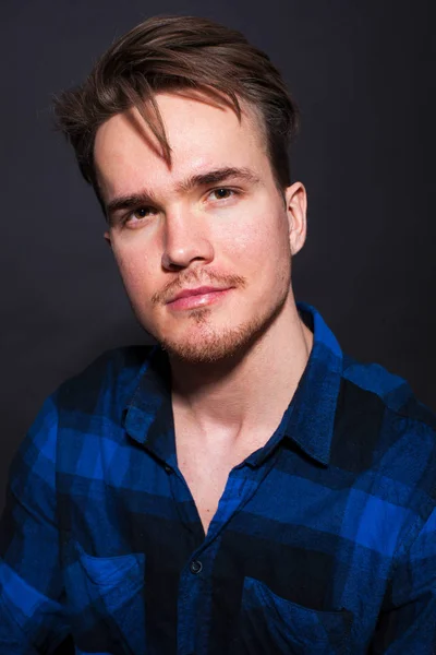 Studio Portrait Young Man Dark Background — Stock Photo, Image