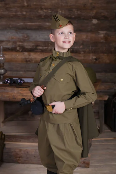 Niño Ruso Con Anticuado Uniforme Militar Soviético Con Unos Prismáticos —  Fotos de Stock