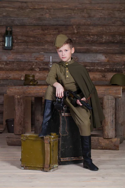 Niño Ruso Con Anticuado Uniforme Militar Soviético Con Unos Prismáticos —  Fotos de Stock