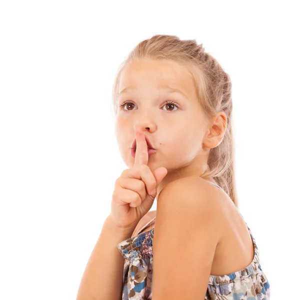 年轻漂亮的金发小女孩已经把食指放在嘴唇上作为沉默 孤立的白色背景上的标志 — 图库照片