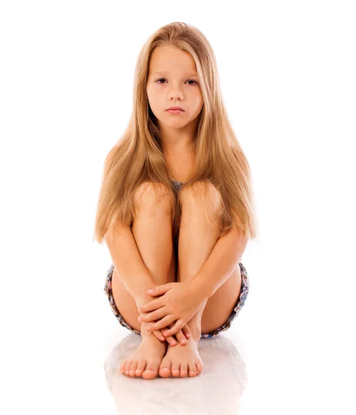 Schönes Blondes Kleines Mädchen Isoliert Auf Weißem Hintergrund — Stockfoto