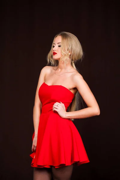 Gyönyörű Fiatal Felnőtt Vonzó Szexi Érzékiség Szőke Piros Elegancia Divatos — Stock Fotó