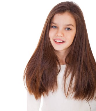 Beyaz arka plan üzerinde güzellik modeli, bir çekici esmer küçük kız portresi izole