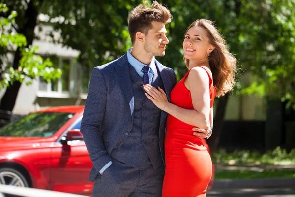 Casal Jovem Mulher Europeia Homem Rua Cidade Estilo Vida Conceito — Fotografia de Stock