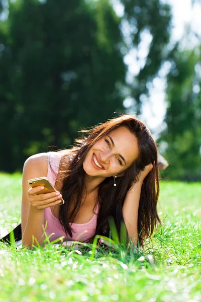 Happy Beautiful Brunette Girl Calling Phone Summer Park — Stock Photo, Image