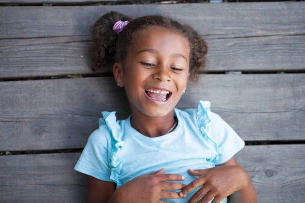 Portrait Rapproché Une Jolie Petite Fille Afro Américaine Métissée — Photo