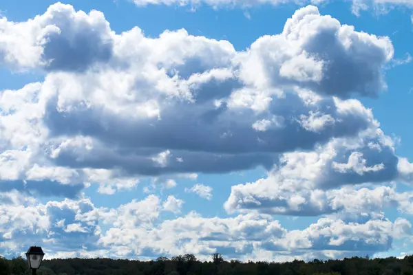 Nuvole Bianche Sul Cielo Blu Nel Giorno Estate — Foto Stock