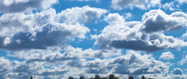 Weiße Wolken Blauen Himmel Einem Sommertag — Stockfoto