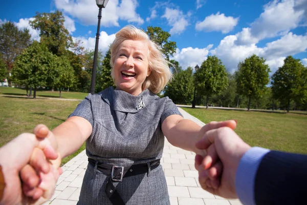 Follow Portrait Lovely Middle Aged Blonde Woman Summer Park — Stock Photo, Image