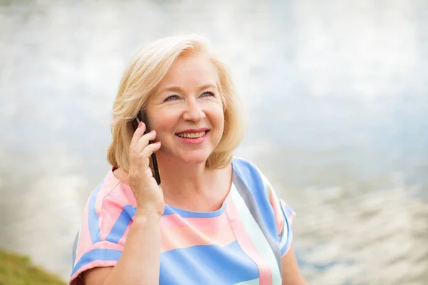 Happy Old Blonde Woman Calling Phone Summer Park — Stock Photo, Image