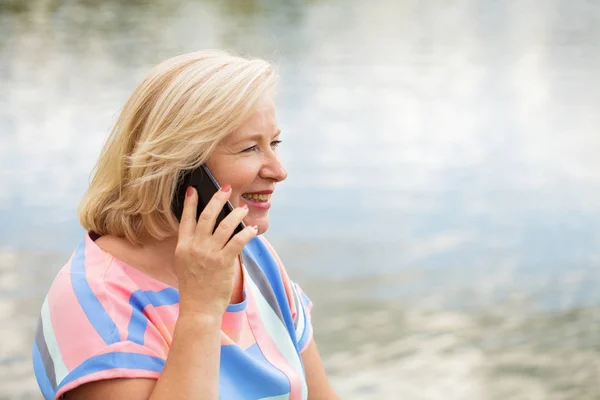 Happy Old Blonde Woman Calling Phone Summer Park — Stock Photo, Image