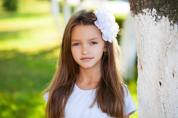 Portrait Beautiful Young Brunette Little Girl Summer Outdoors — Stock Photo, Image