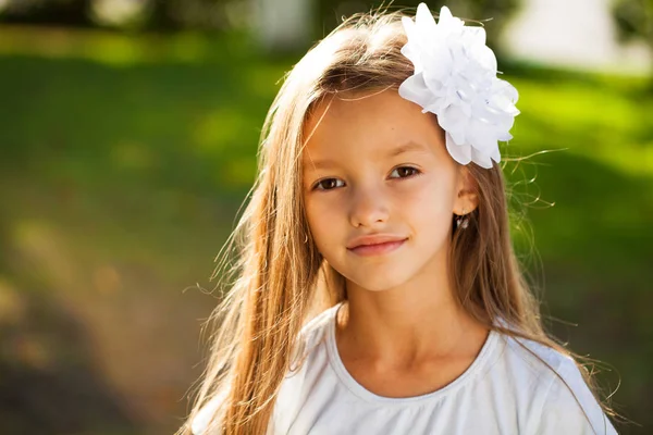 Portrait Beautiful Young Brunette Little Girl Summer Outdoors — Stock Photo, Image