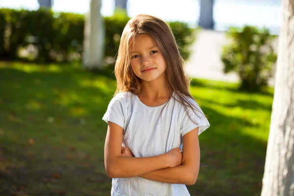 Portrait Beautiful Young Brunette Little Girl Summer Outdoors — Stock Photo, Image