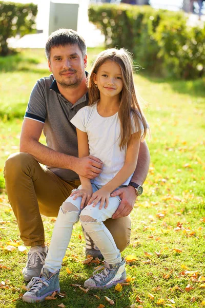 Retrato Jovem Pai Com Sua Filha — Fotografia de Stock