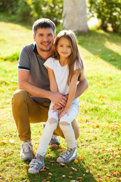 Ritratto Giovane Padre Con Figlia — Foto Stock