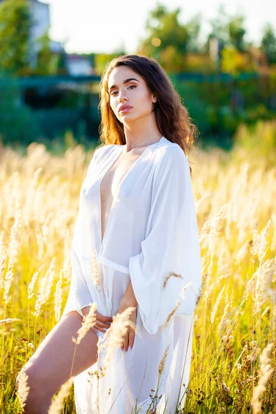 Portrait Close Young Beautiful Brunette Woman White Dress Posing Sunset — Stock Photo, Image