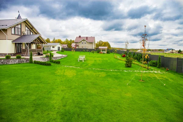 Luxury Suburban House Autumn Outdoors — Stock Photo, Image