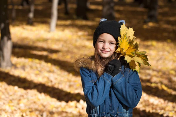 Schönheit Der Blonden Haare Porträt Eines Schönen Kleinen Mädchens Auf — Stockfoto