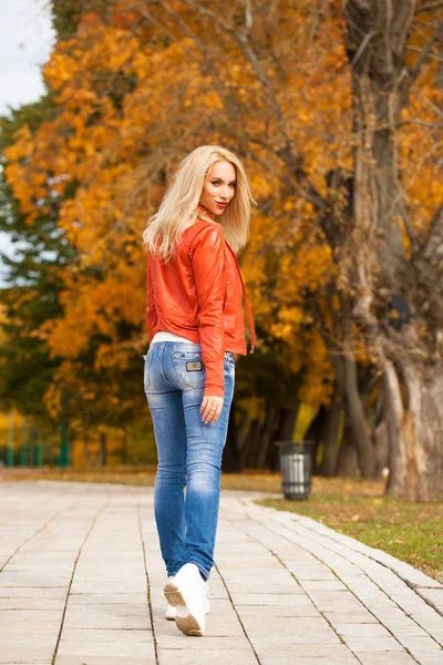Portrait Happy Smiling Beautiful Young Blonde Woman Blue Jeans Red — Stock Photo, Image