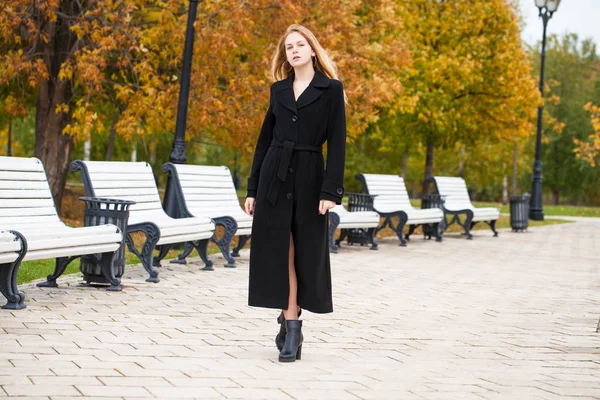 Beautiful Blond Girl Autumn Park Yellow Orange Leaves Black Coat — Stock Photo, Image