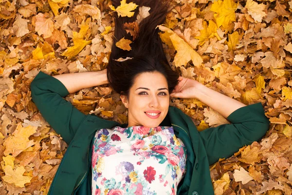 Visão Superior Retrato Uma Bela Jovem Mulher Morena Árabe Fundo — Fotografia de Stock