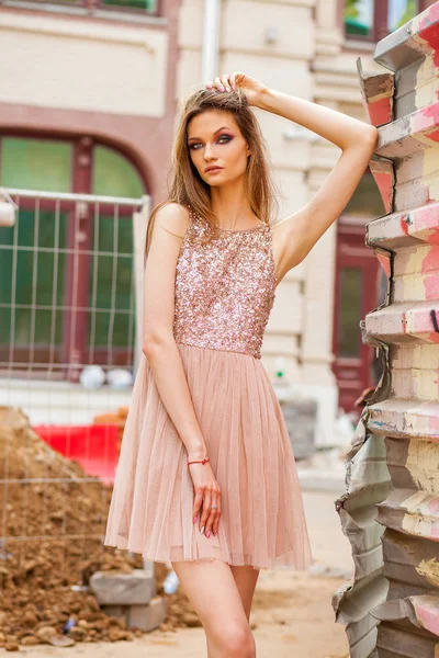 Portrait Close Young Beautiful Blonde Woman Pink Dress Summer Street — Stock Photo, Image