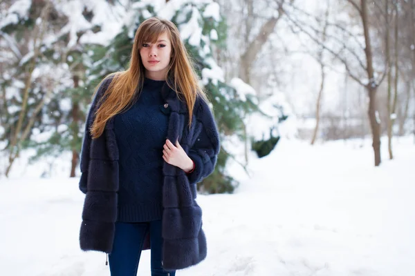 Full Length Portrait Young Beautiful Elegant Brunette Woman Wearing Fur — Stock Photo, Image