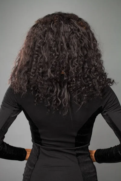 African Brunette Woman Showing Her Long Curly Hair Isolated Gray — Stock Photo, Image