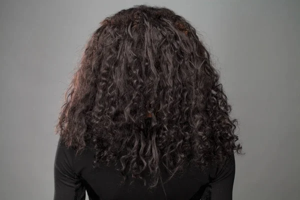 African Brunette Woman Showing Her Long Curly Hair Isolated Gray — Stock Photo, Image