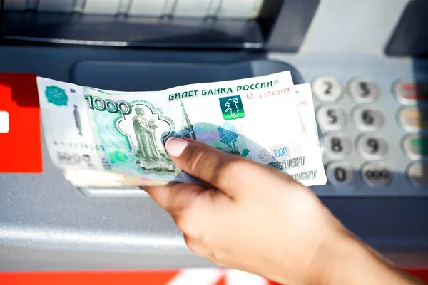 Roubles Russes Cash Remboursement Crédit Femme Main Retirer Argent Banque — Photo