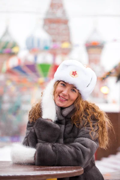 Bellezza Russa Ritratto Una Giovane Bella Ragazza Con Cappello Bianco — Foto Stock