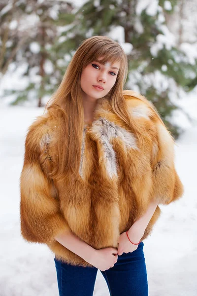 Close Portrait Blonde Woman Extravagant Fox Fur Coat Winter Park — Stock Photo, Image