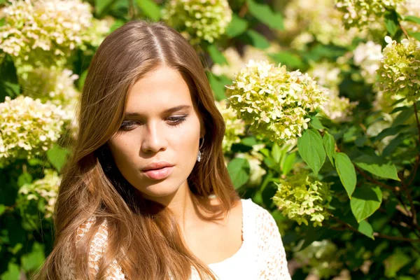 Portrait Close Young Beautiful Woman Green Background Summer Nature — Stock Photo, Image