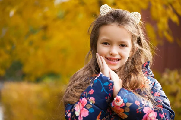 Blonde Hair Beauty Portrait Beautiful Little Girl Background Summer Street — Stock Photo, Image