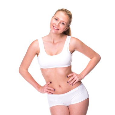 Spor giyim makyaj olmadan genç bir sarışın kadın portresi. Seksi güzel model beyaz fitness giyim, beyaz arka plan üzerinde izole